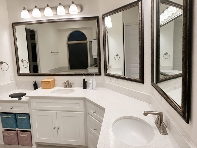 Building Photo - 4165 Rancho Milagro Dr