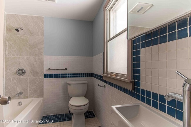 Building Photo - 540 N Main St