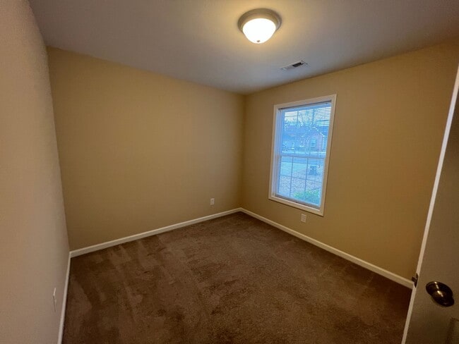 Building Photo - Available to Show