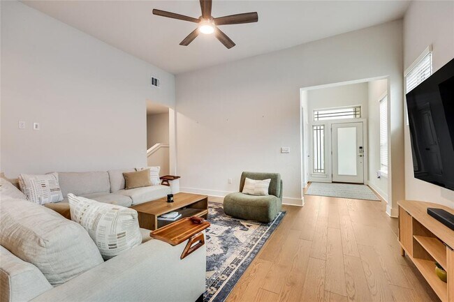 Building Photo - 8608 McKamy Dr