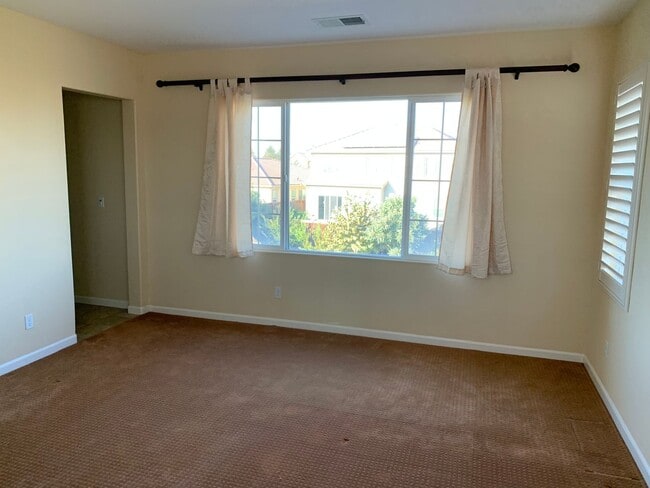 Building Photo - Beautiful 5 Bedroom, 3.5 Bath Mountain House Home W/ Office