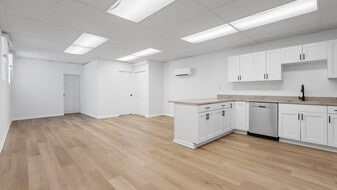 Building Photo - 2827 Brownsville Rd