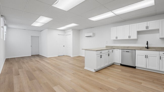 Building Photo - 2827 Brownsville Rd