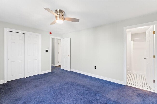 Building Photo - 555 Diamond Hill Rd