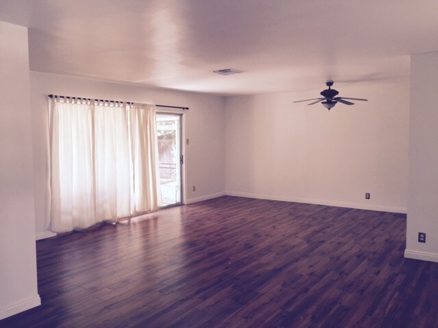 Building Photo - 17048 Wyandotte St