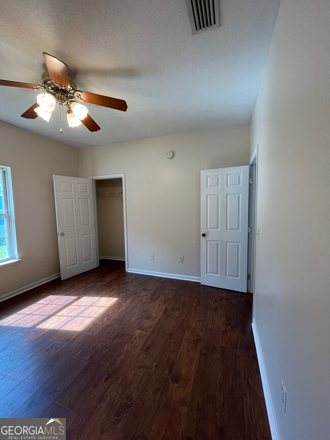 Building Photo - 204 Royal Palms Ave
