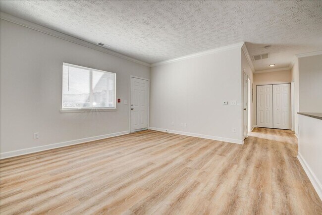 Building Photo - Evansville, IN**** Crown Moulding**** 2 Be...