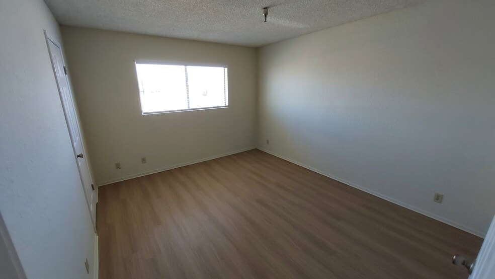 Building Photo - 4040 W 130th St