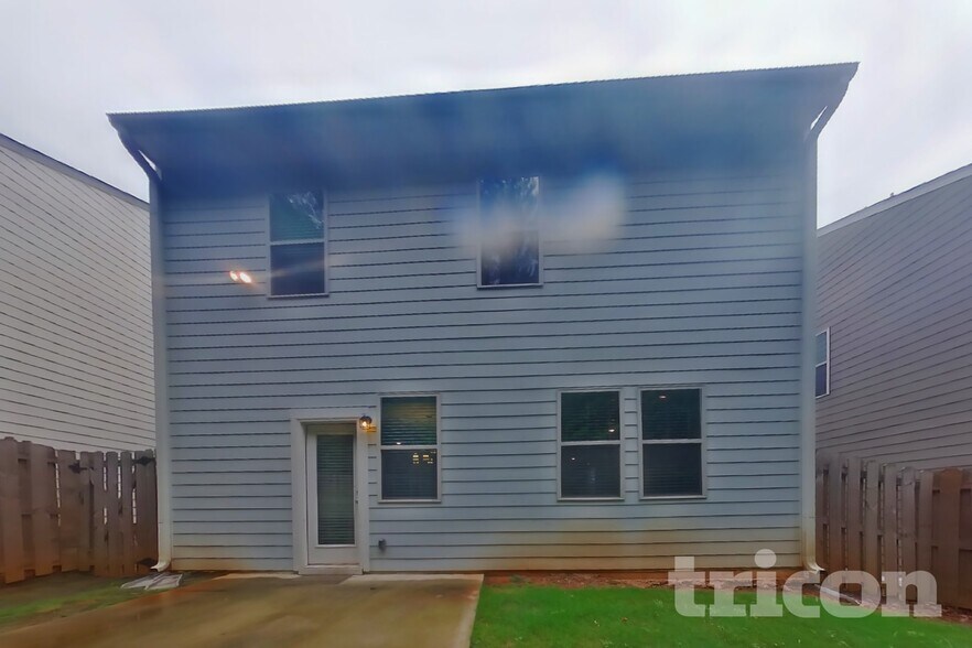 Building Photo - 313 Knowles Pl