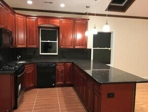 Building Photo - 17 Gardner Ave