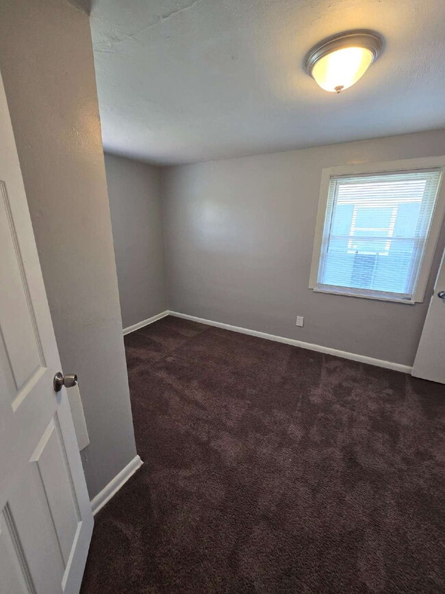 Building Photo - 452 S Napoleon Ave