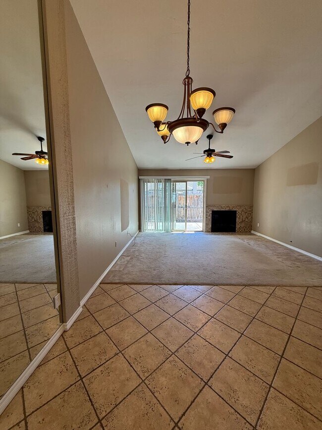 Building Photo - Charming Single-Level Townhome in Cape Concord