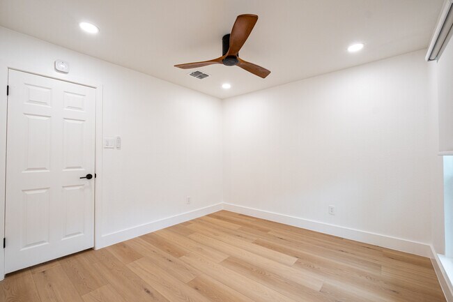 Building Photo - 1011 Bodgers Dr