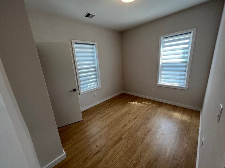 Building Photo - 7 Transit St