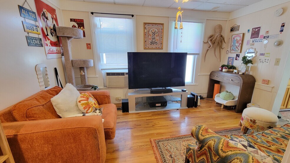 Building Photo - 1324 Vermont St