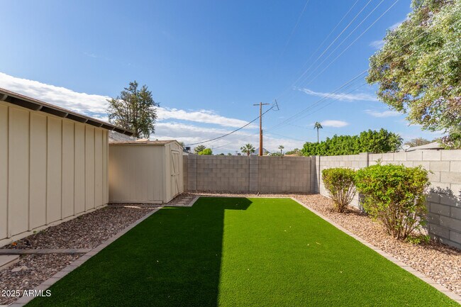 Building Photo - 8730 E Terrace Dr