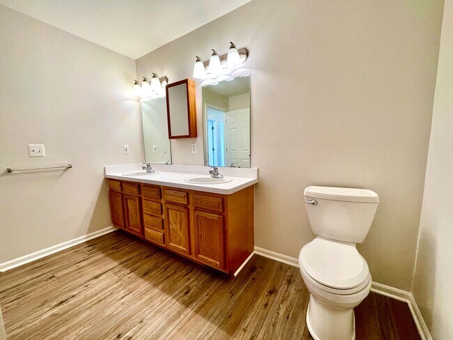 Building Photo - Beautiful, Spacious 3 bed/2 bath House near West Village!