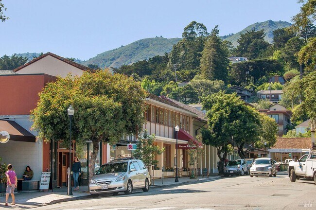 Building Photo - 162 Throckmorton Ave