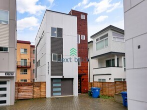 Building Photo - New Spacious 3 Bed 2.5 Bath Town home for Rent!