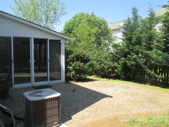 Building Photo - 2029 Chinabrook Ct