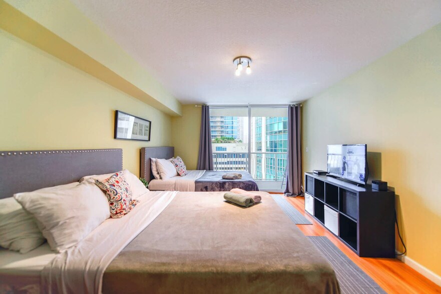Building Photo - 1200 Brickell Bay Dr