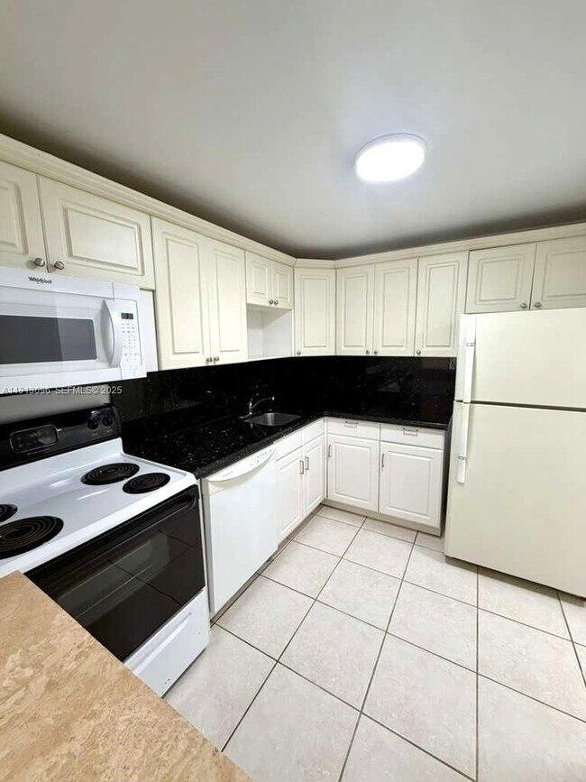 Building Photo - 13499 Biscayne Blvd