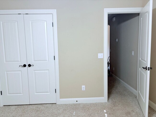 Building Photo - Large four bedroom home in Edmond