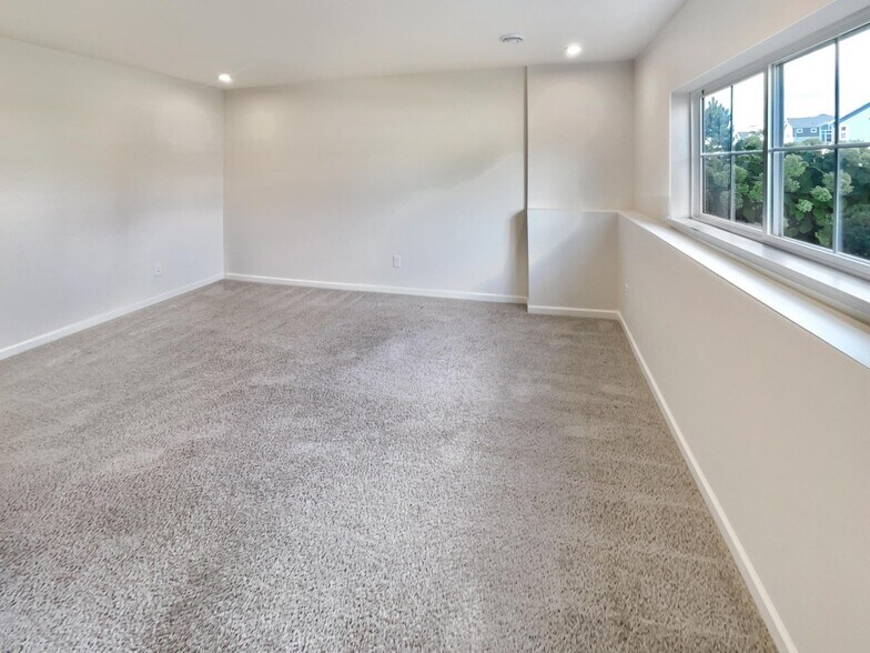 Building Photo - 6964 Huckleberry Dr
