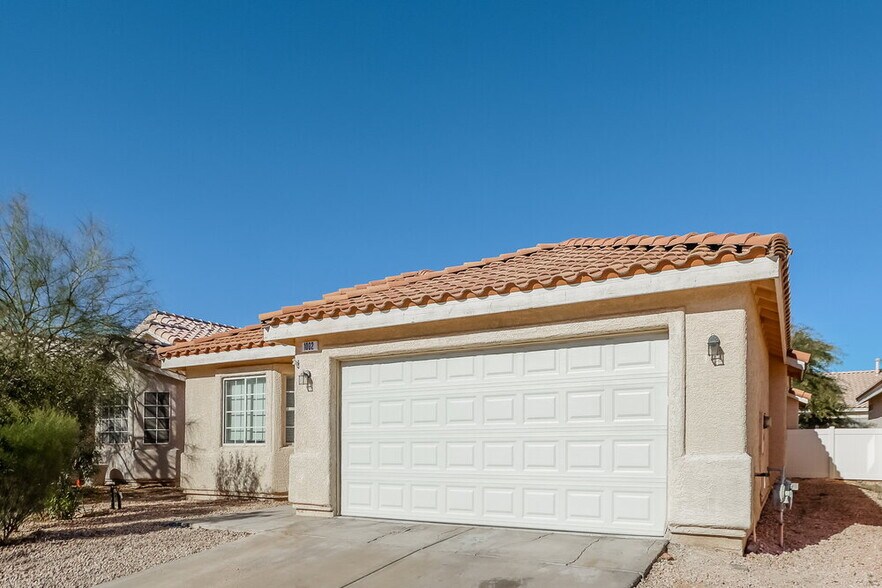 Building Photo - 1002 Emerald Stone Ave