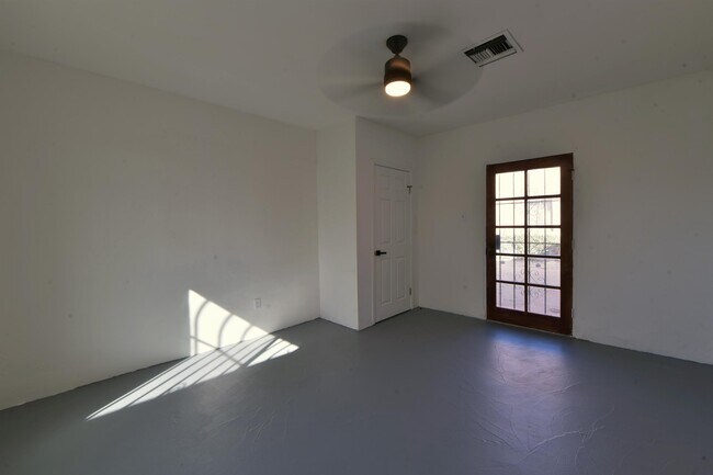 Building Photo - 1211 S 9th Ave