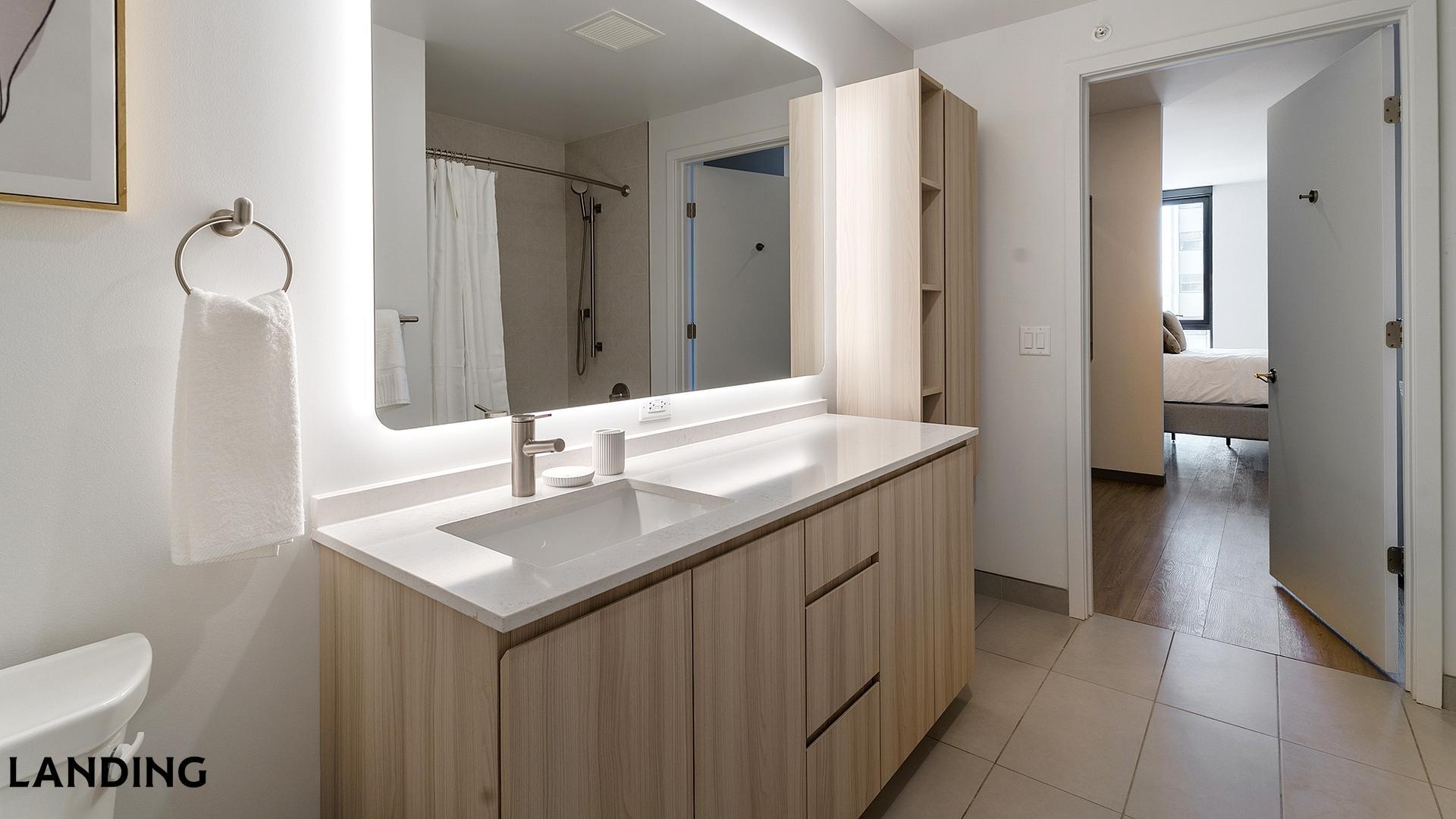 Building Photo - 513 S Damen Ave