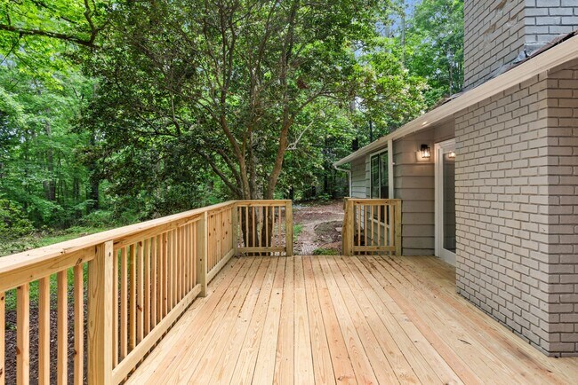 Building Photo - Charming Weatherly Woods Home with In-Law ...