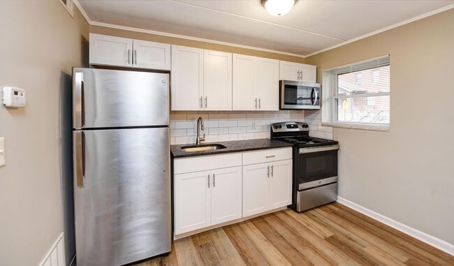 Building Photo - 458 Miller Ave