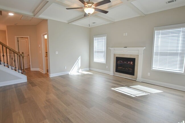 Building Photo - Fantastic Four Bedroom with Bonus!
