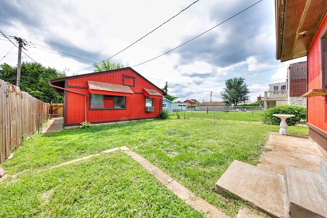 Building Photo - Completely renovated 3 bedroom 1 bath home...