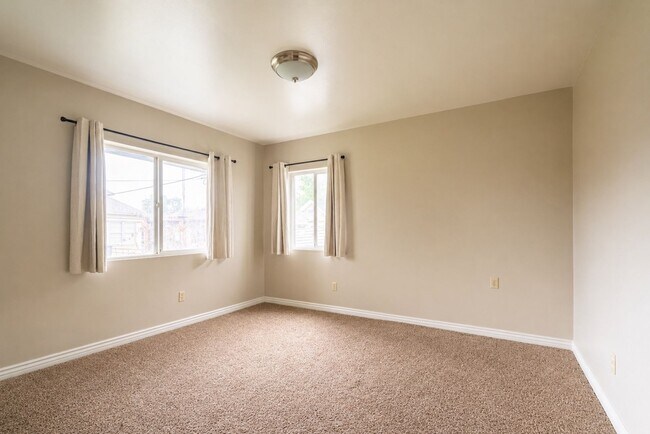 Building Photo - 740 E 800 S