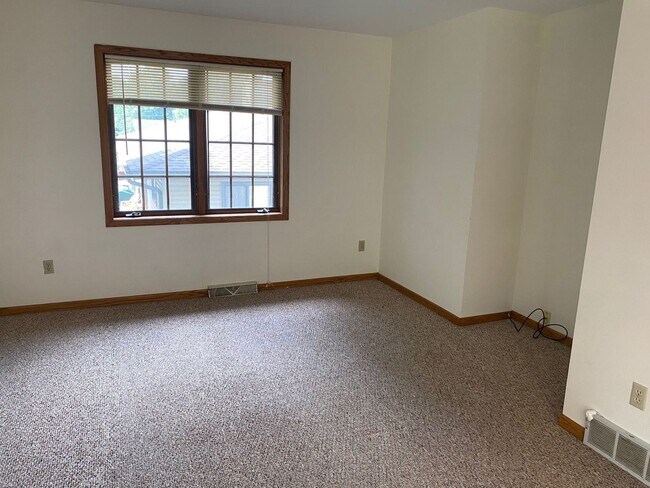 Building Photo - 4407-4409 Forest Valley Rd