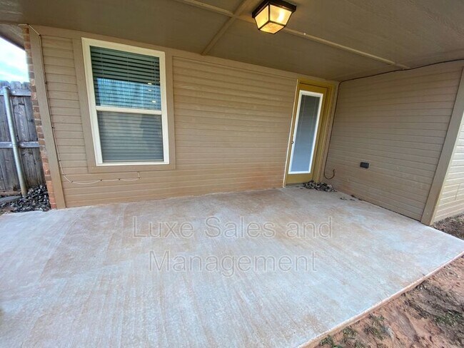 Building Photo - 2225 Mill Creek Way