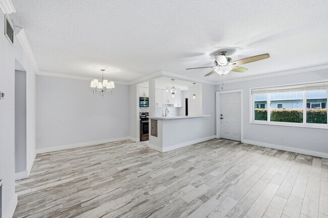 Building Photo - 2110 NE 42nd St