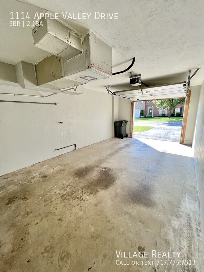 Building Photo - Extremely spacious 3-bed townhome in Dalla...