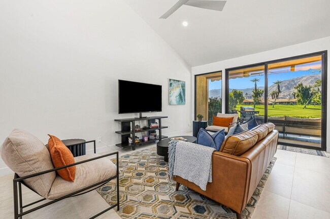 Building Photo - 179 Gran Via