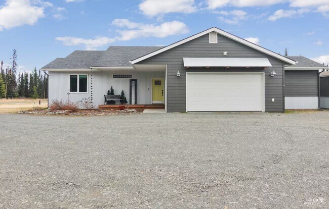 Building Photo - SEASONAL RANCH HOME