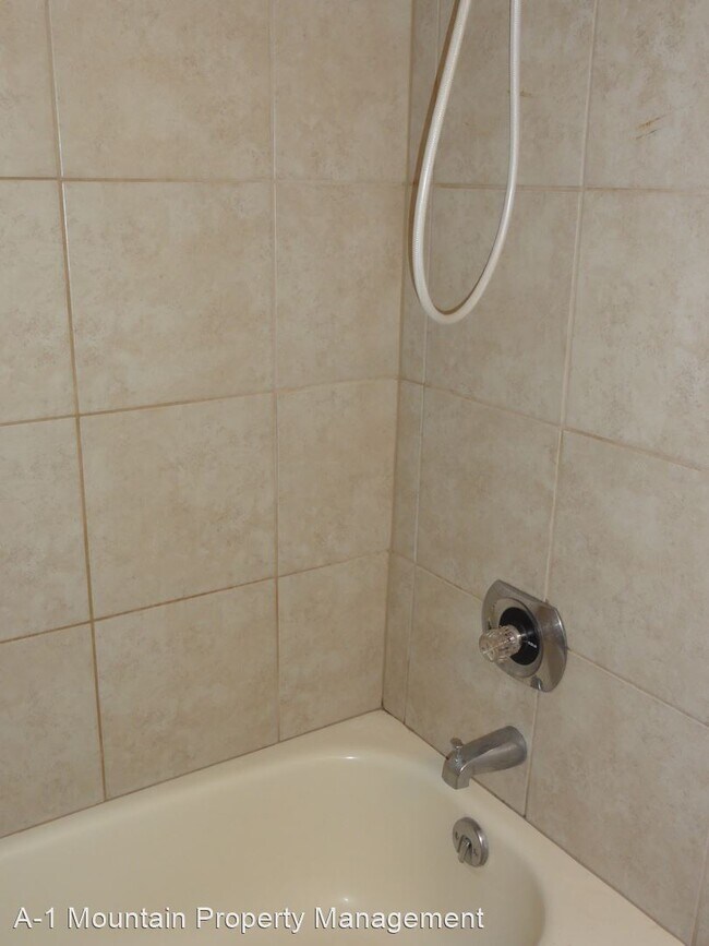 Building Photo - 3 br, 1 bath House - 3008 B Forest Way