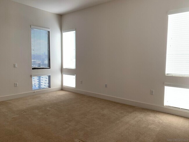 Building Photo - 8575 Aspect Dr