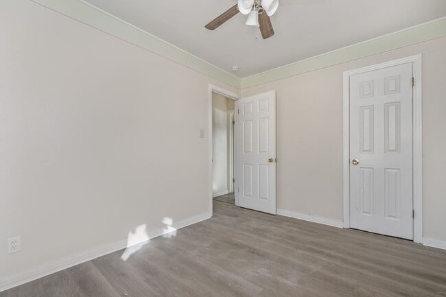 Building Photo - 2306 SW 8th Ave