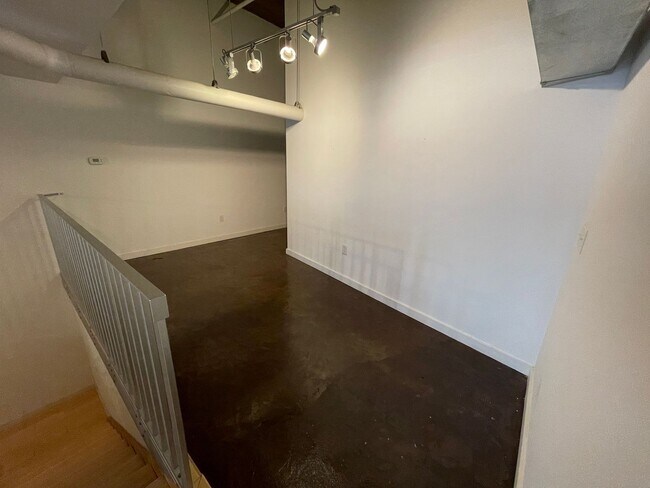 Building Photo - 239 5th Ave N