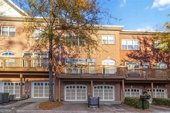 Building Photo - 5460 Glenridge View NE