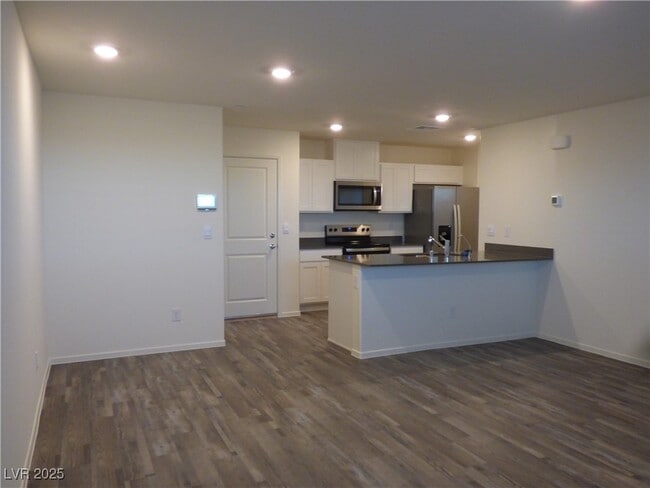 Building Photo - 9428 Emerald Mesa St