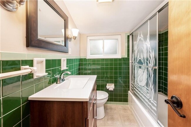 Building Photo - 1431 Lakeside Dr