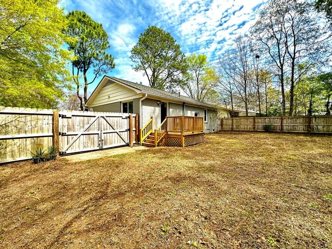 Building Photo - Gorgeous 3 Bed 1 Bath Renovated Brick Home...